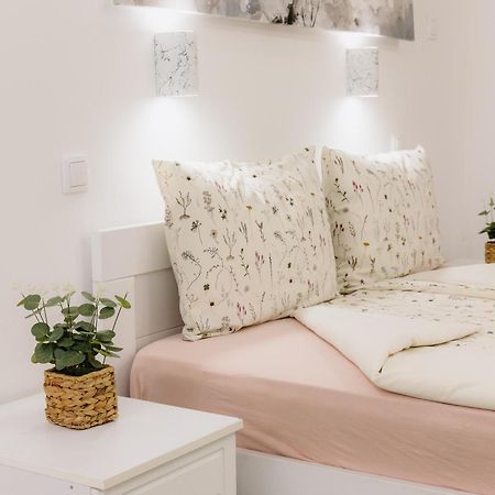 Guest House Lila Сомбор Екстериор снимка