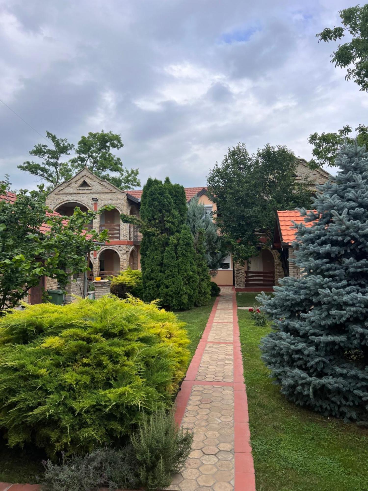 Guest House Lila Сомбор Екстериор снимка