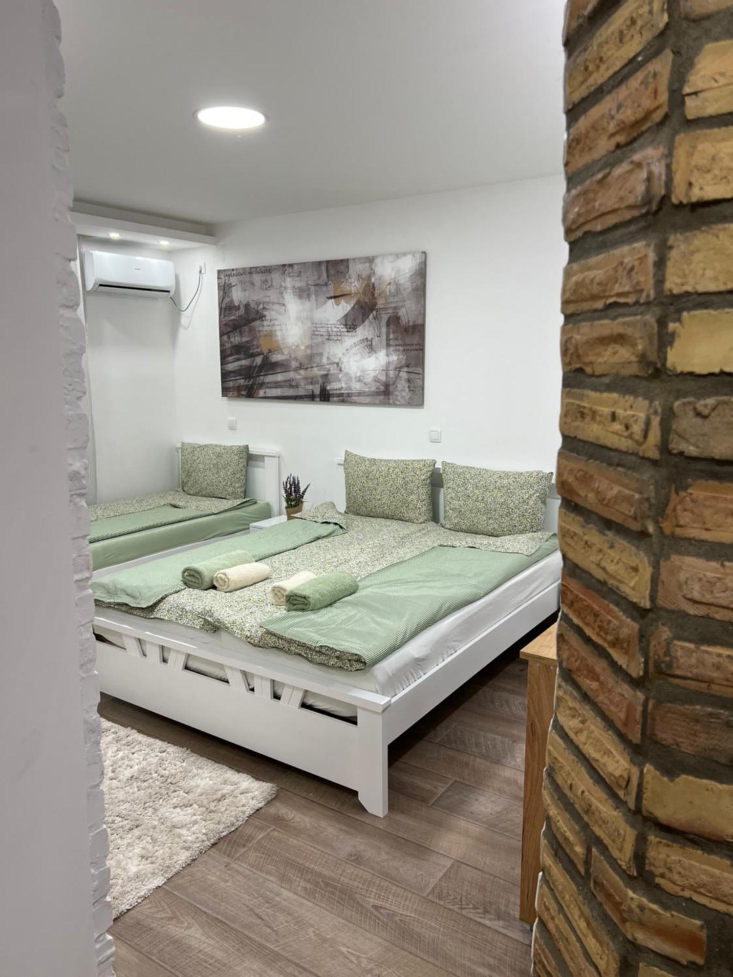 Guest House Lila Сомбор Екстериор снимка