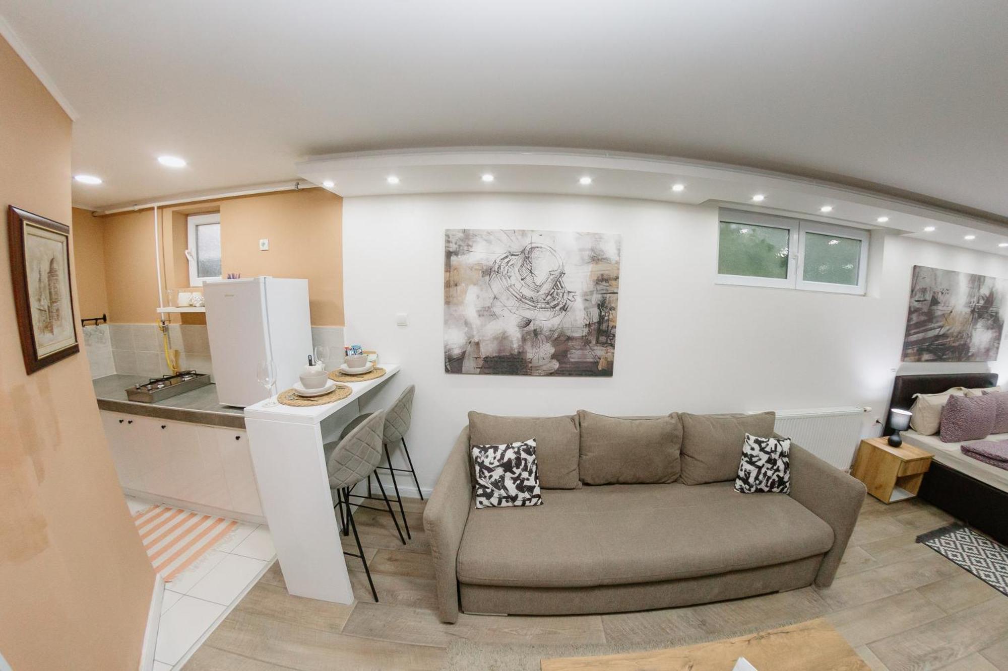 Guest House Lila Сомбор Екстериор снимка